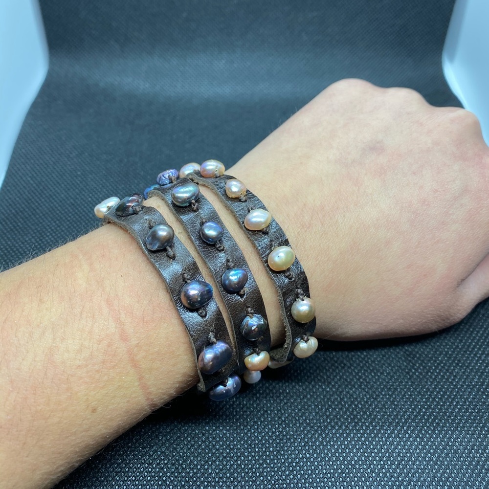 Three wrap leather bracelet with multicolor pearls - Picture 2 of 8